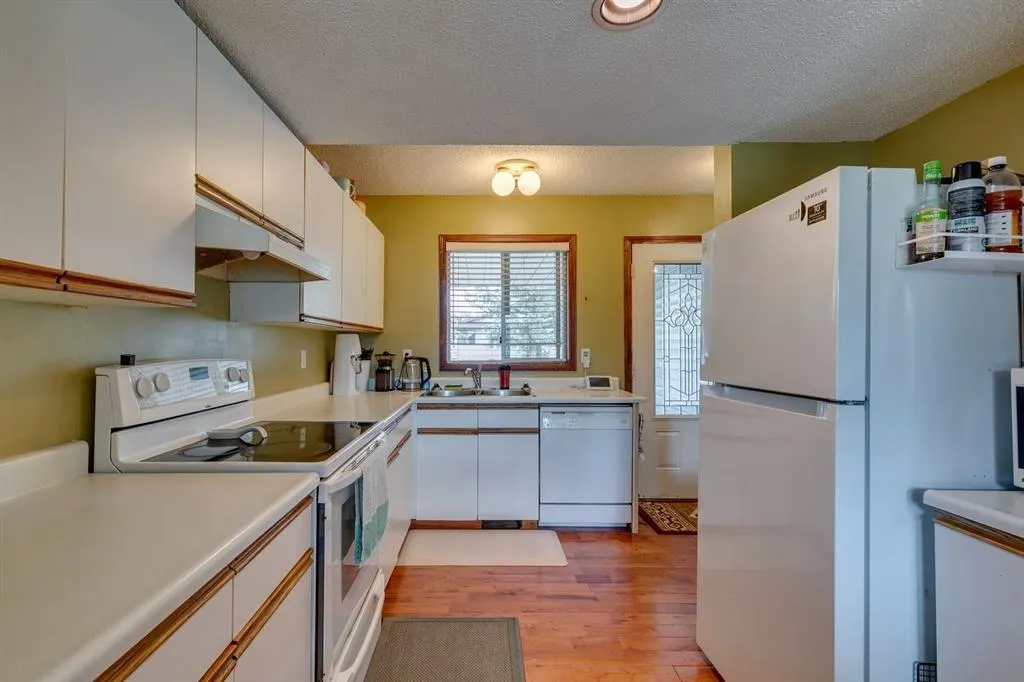 13 Emerald Court SE