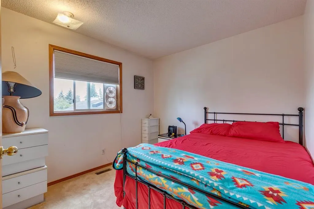 13 Emerald Court SE