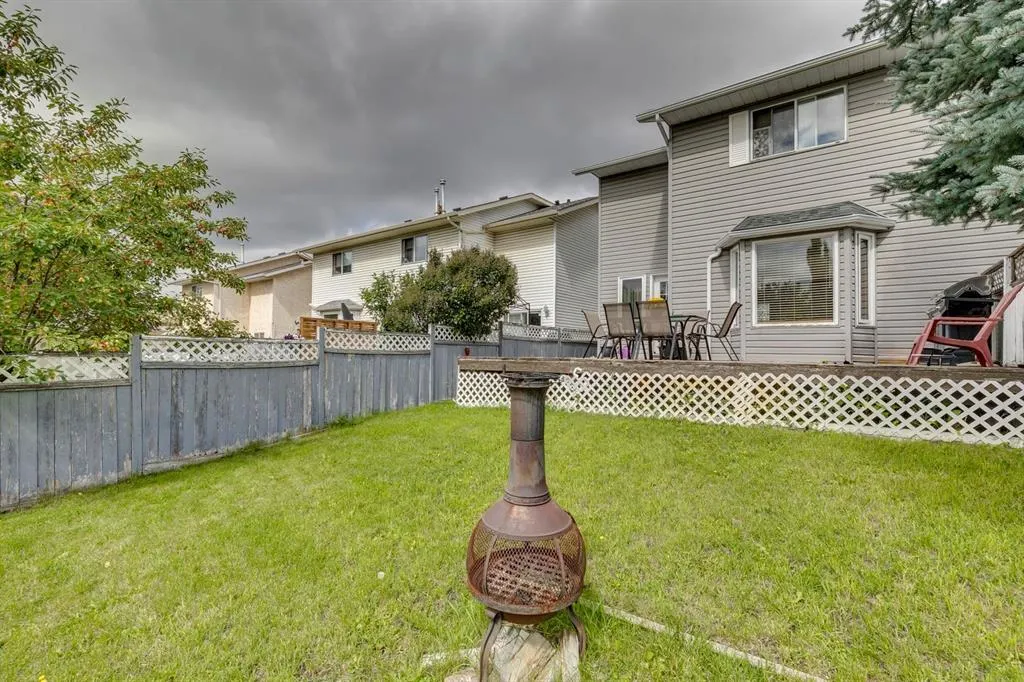 13 Emerald Court SE