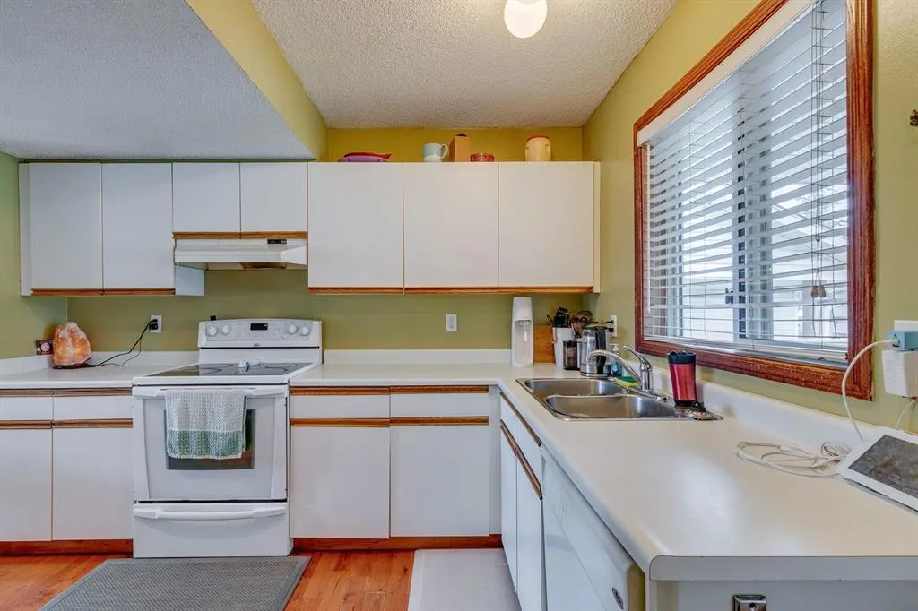 13 Emerald Court SE