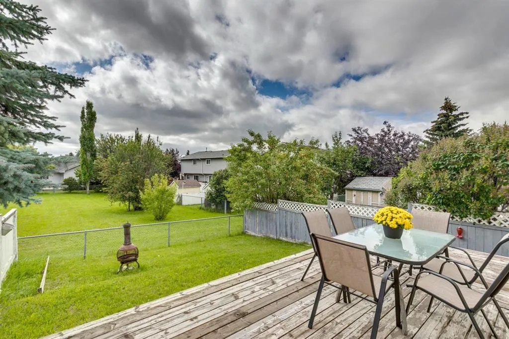 13 Emerald Court SE