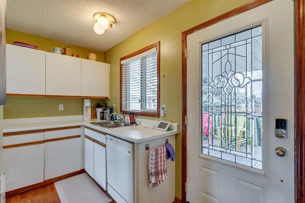 13 Emerald Court SE