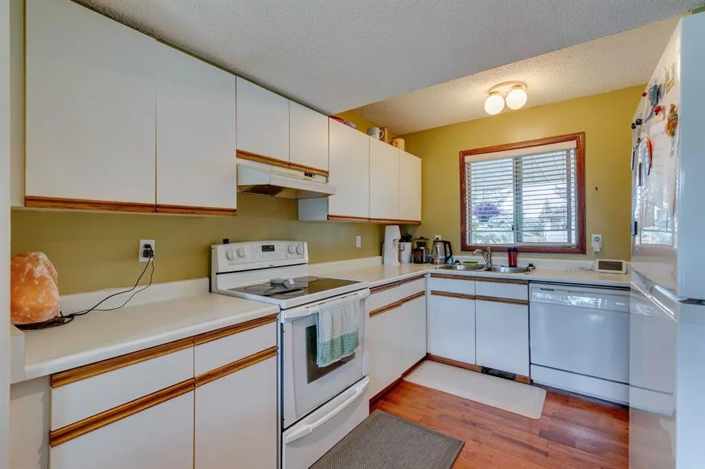 13 Emerald Court SE