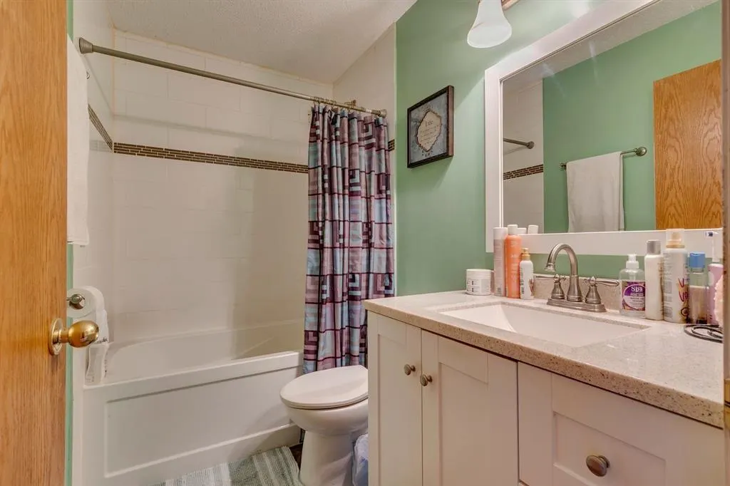 13 Emerald Court SE