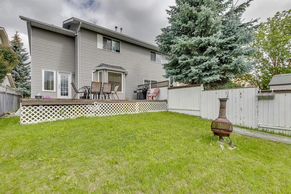 13 Emerald Court SE