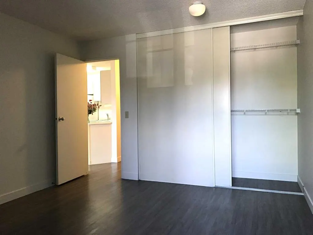 2421 Edenwold Heights NW, #21