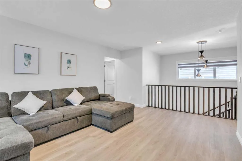 21 Ambleside Crescent NW