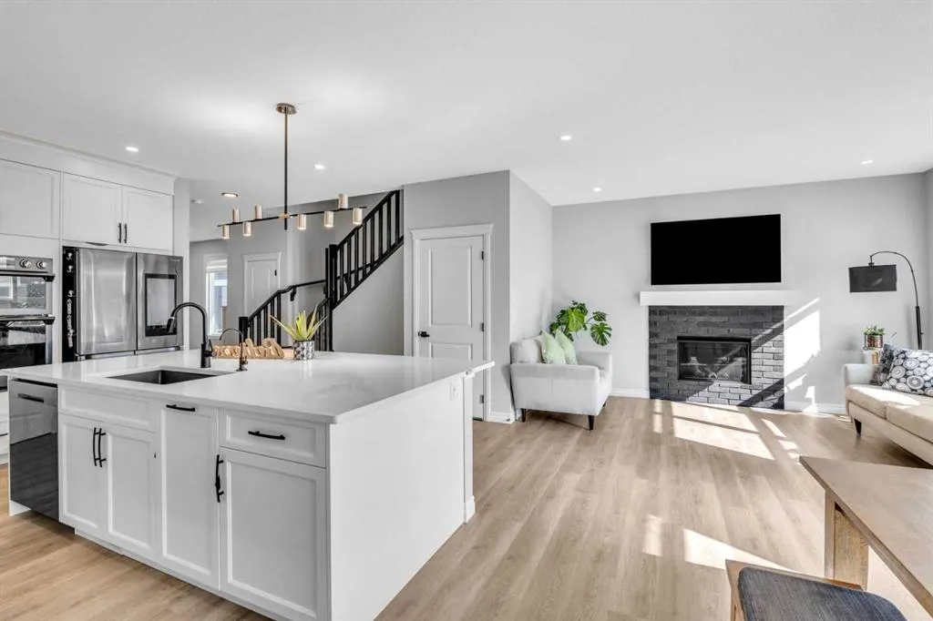 21 Ambleside Crescent NW