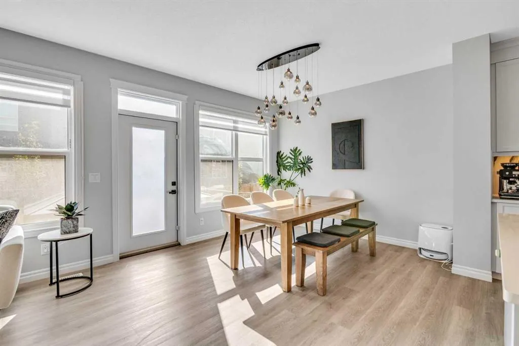 21 Ambleside Crescent NW