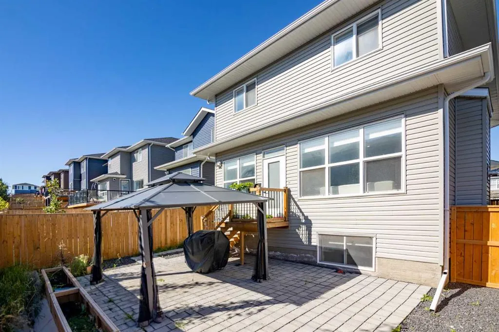 21 Ambleside Crescent NW