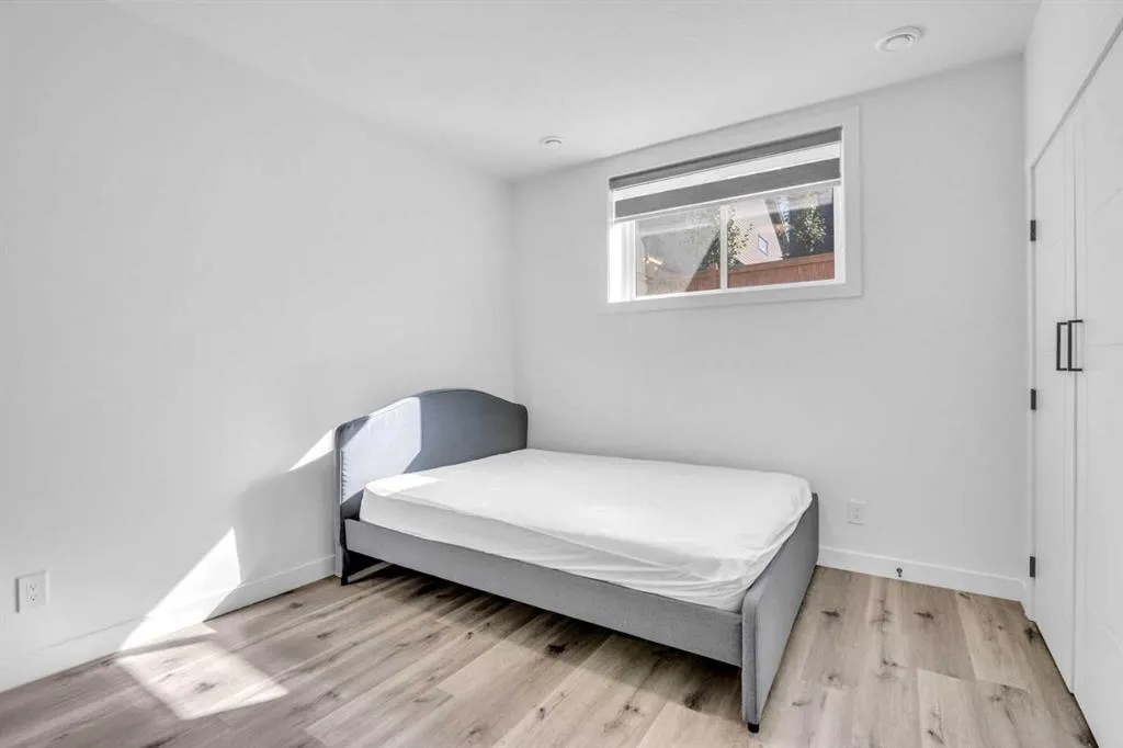 21 Ambleside Crescent NW