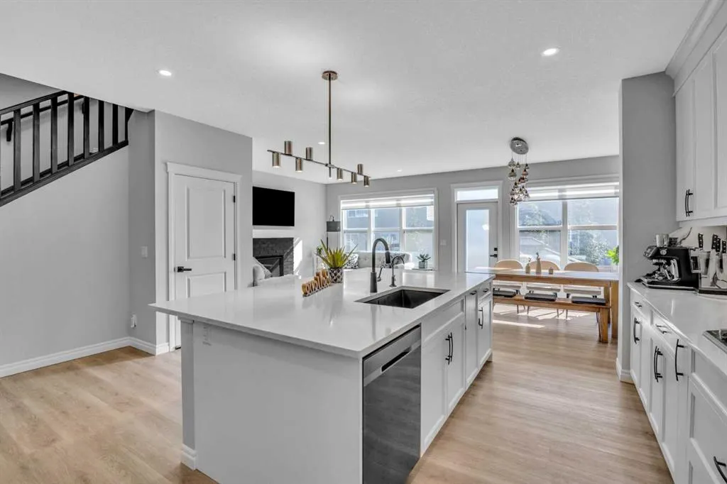 21 Ambleside Crescent NW