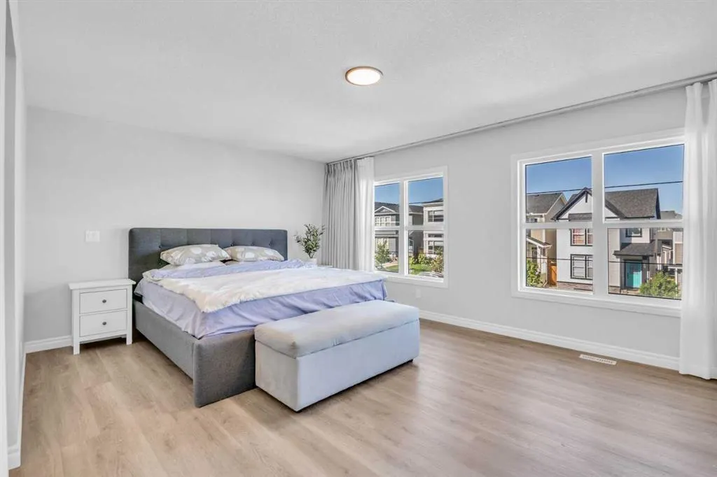 21 Ambleside Crescent NW