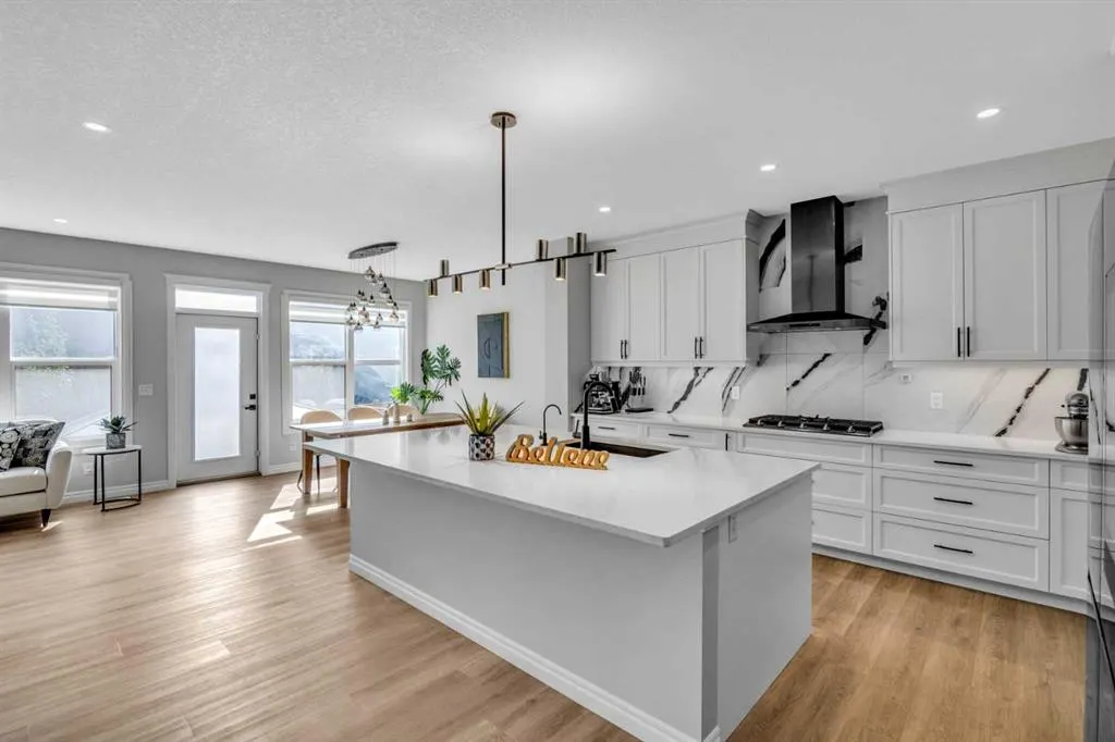 21 Ambleside Crescent NW