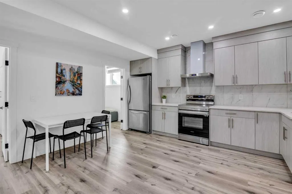 21 Ambleside Crescent NW