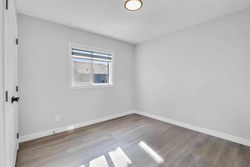 21 Ambleside Crescent NW