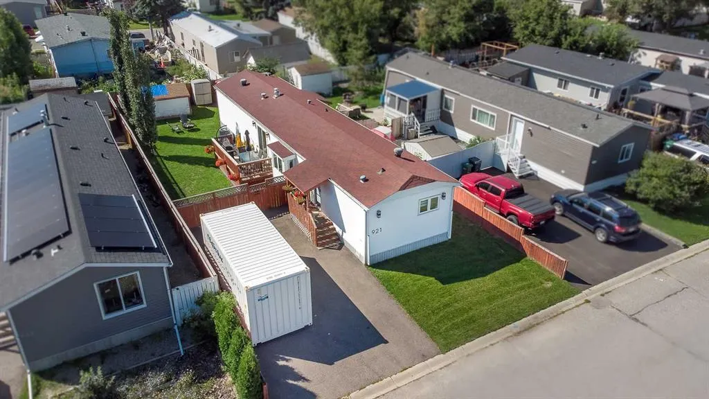 921 Briarwood Crescent