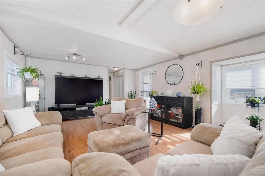 921 Briarwood Crescent