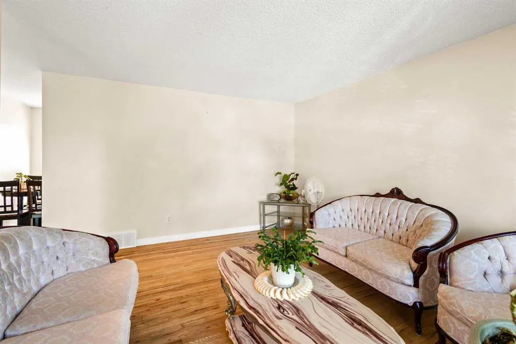 84 Fallswater Road NE