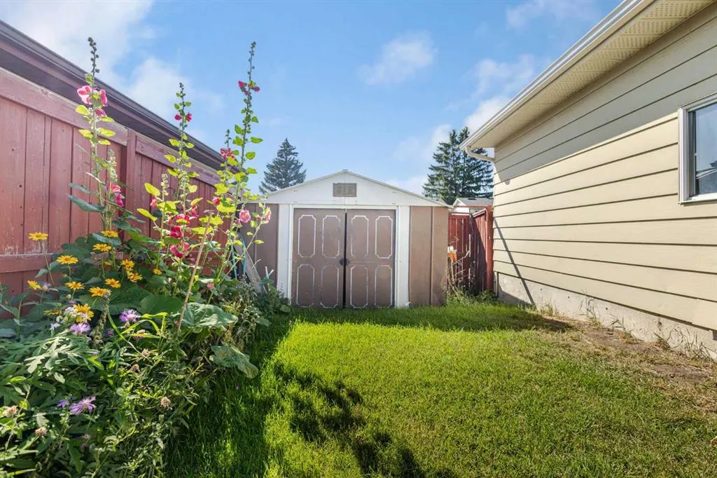 84 Fallswater Road NE