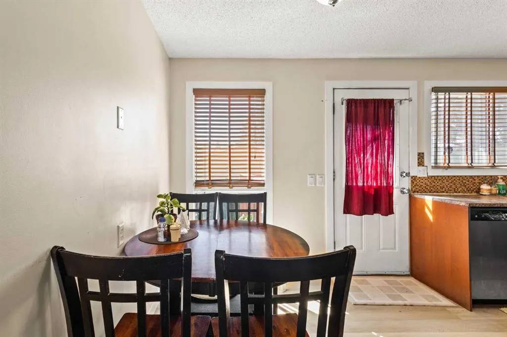 84 Fallswater Road NE
