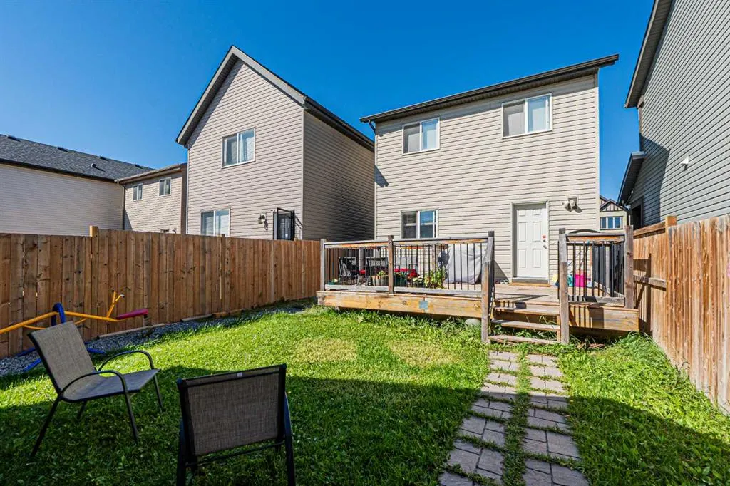 131 Skyview point Crescent NE