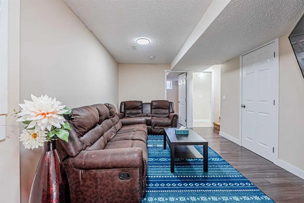 131 Skyview point Crescent NE
