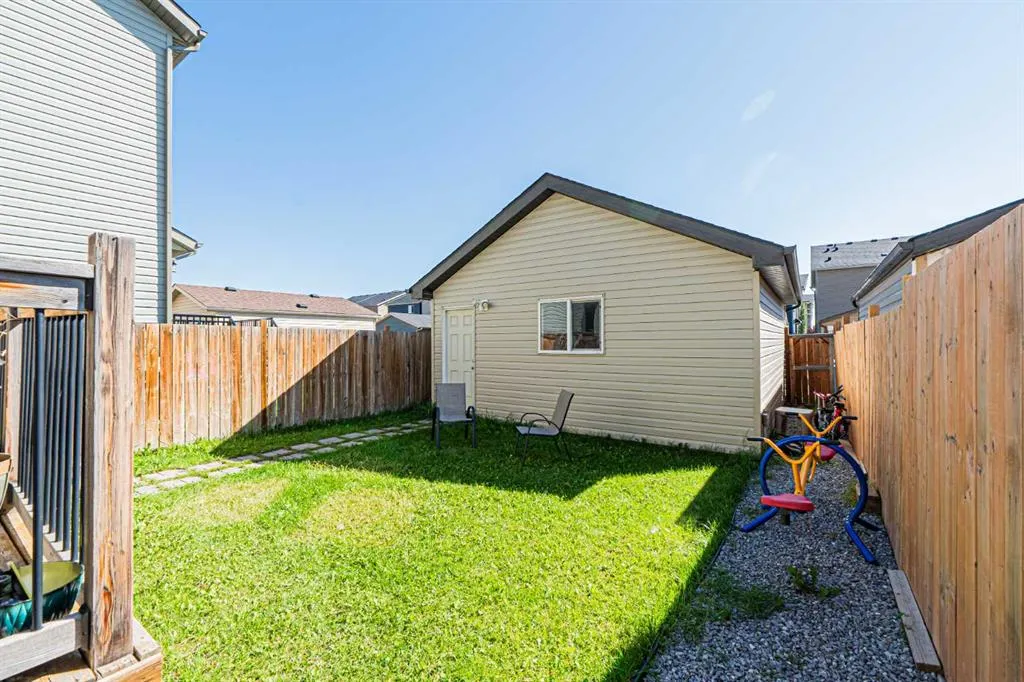 131 Skyview point Crescent NE