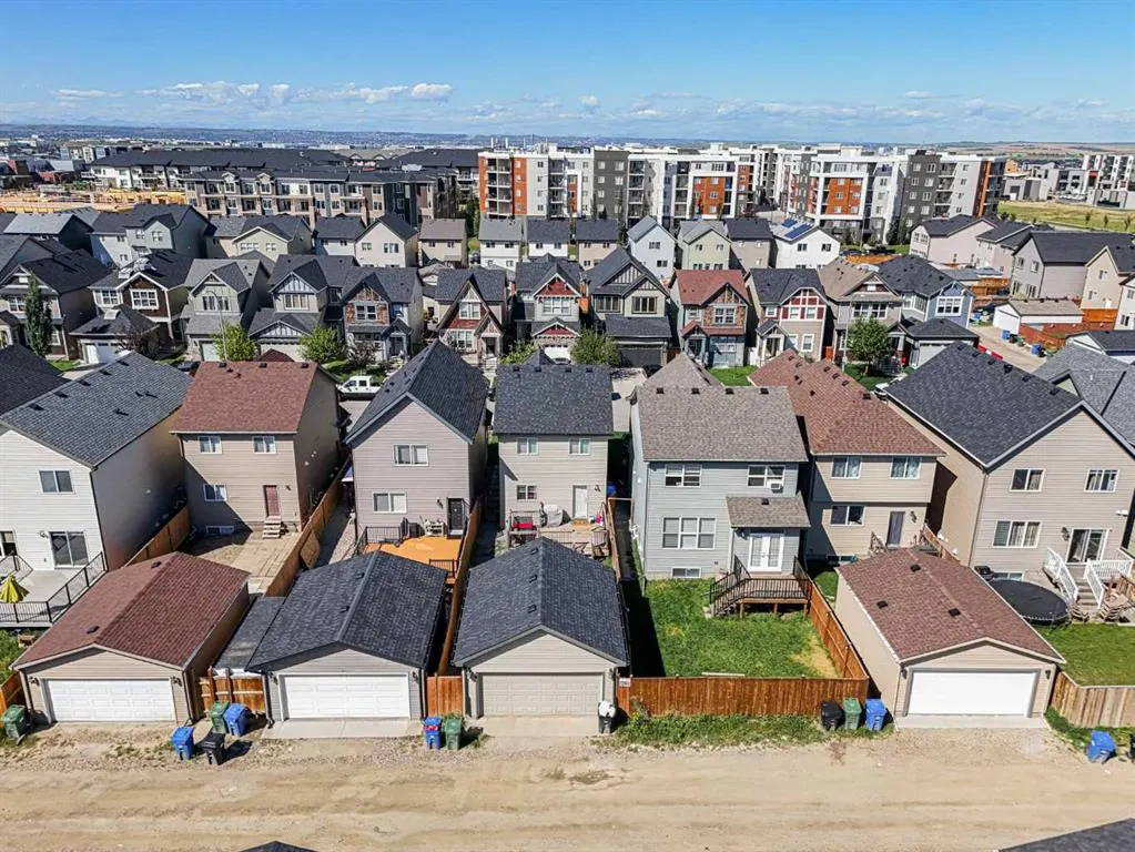 131 Skyview point Crescent NE