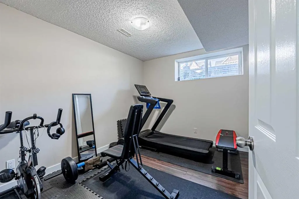 131 Skyview point Crescent NE
