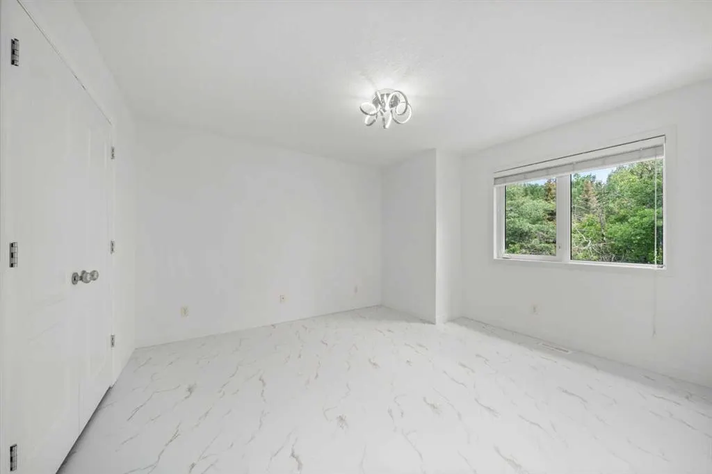 15 Spring Willow Way SW