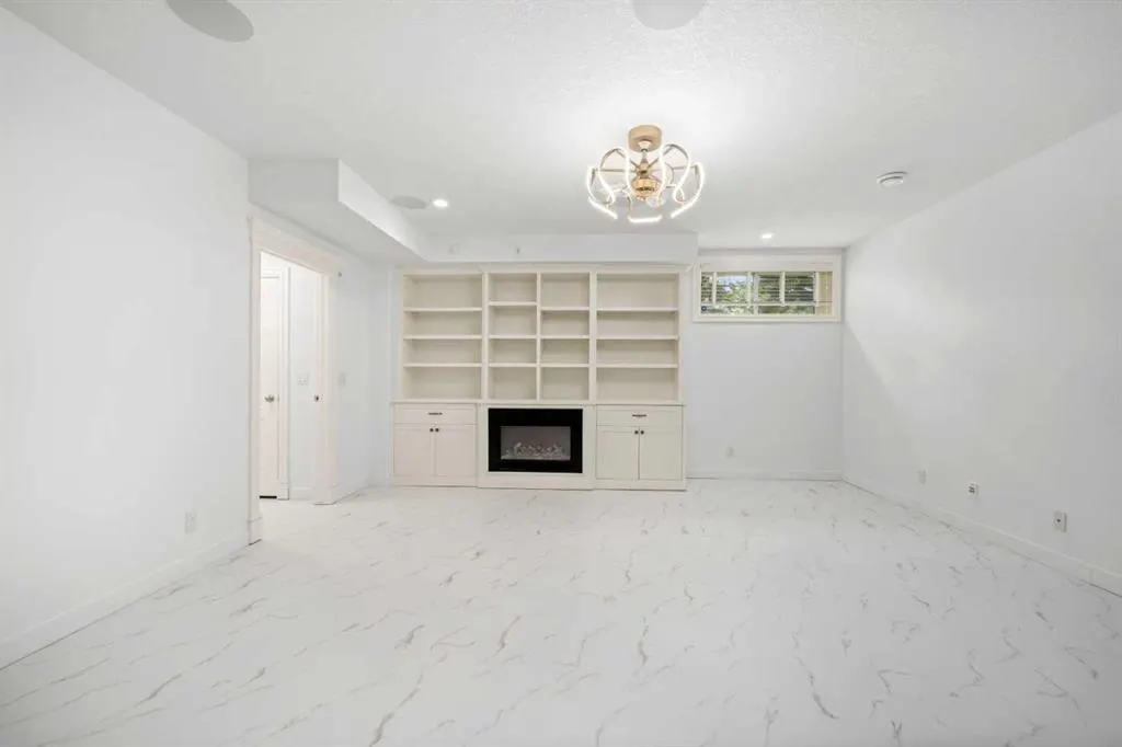 15 Spring Willow Way SW