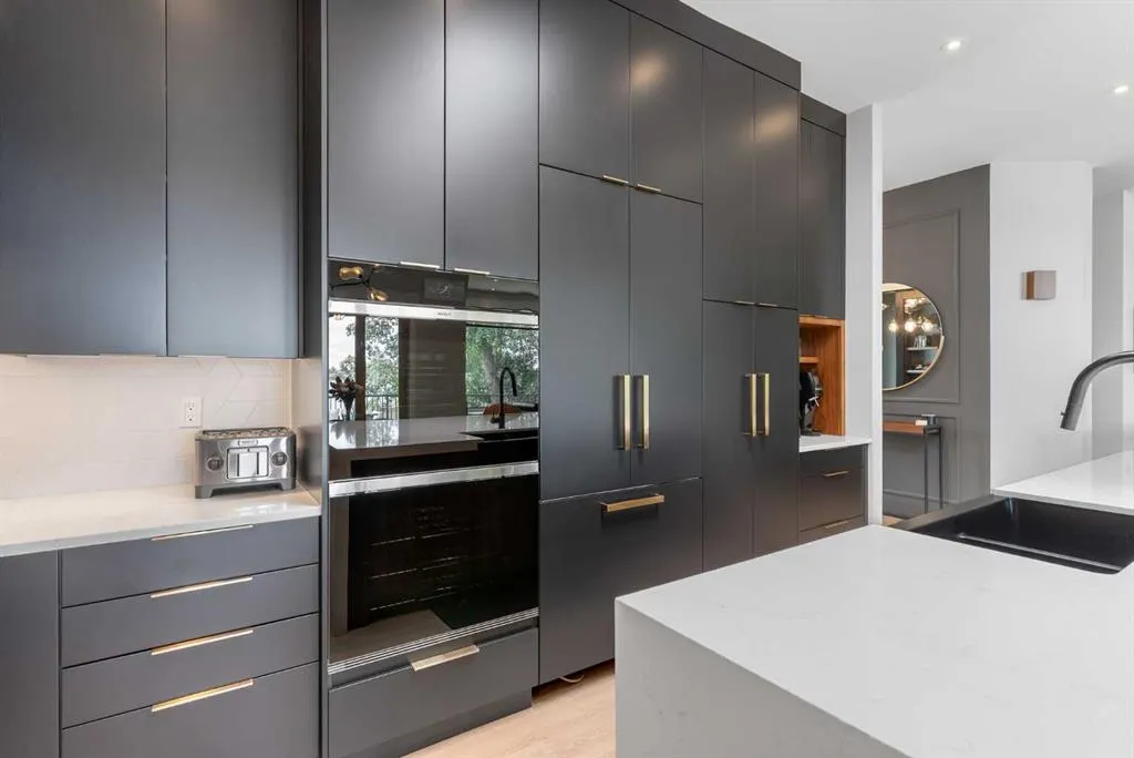 732 West Chestermere Drive