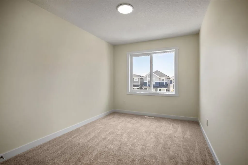 585 Corner Meadows Way NE