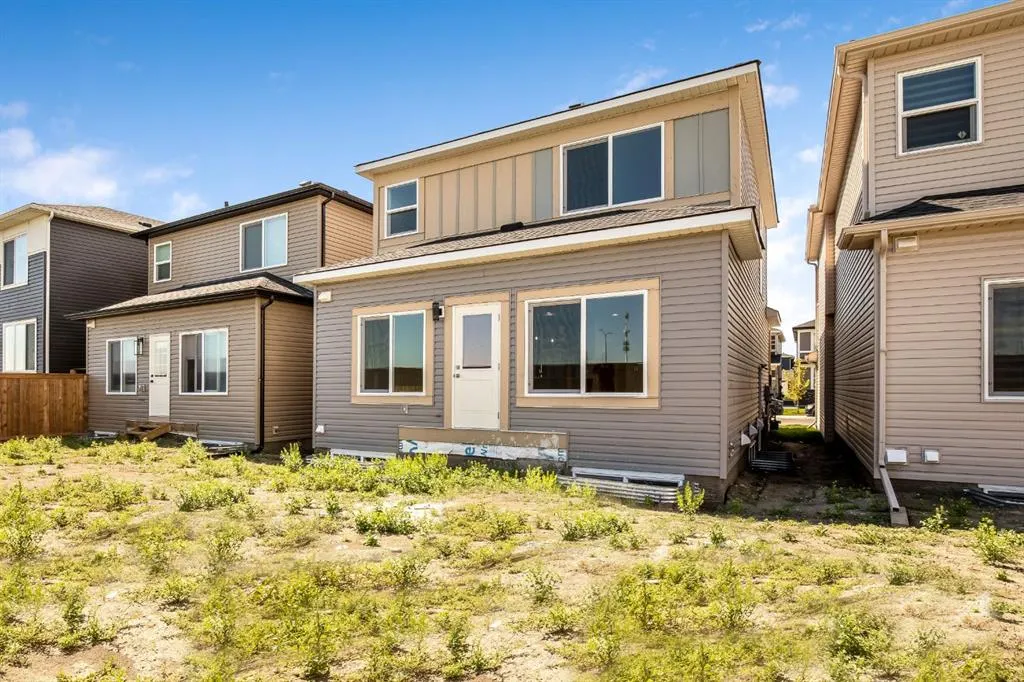 585 Corner Meadows Way NE