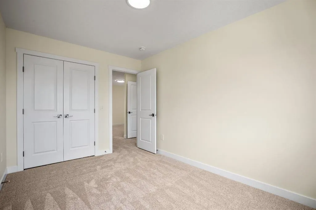 585 Corner Meadows Way NE