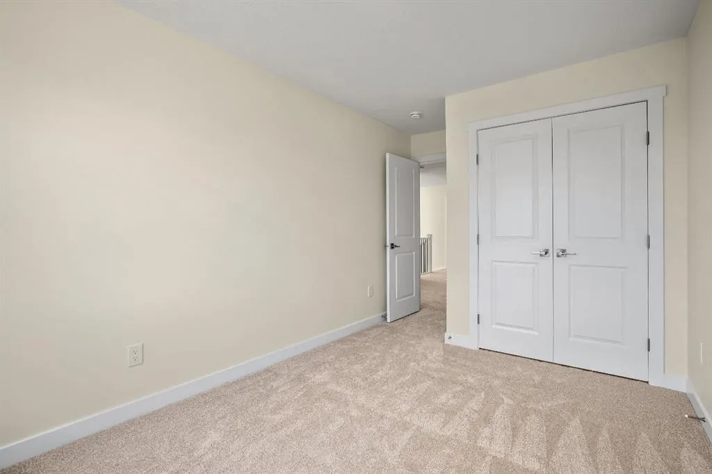 585 Corner Meadows Way NE