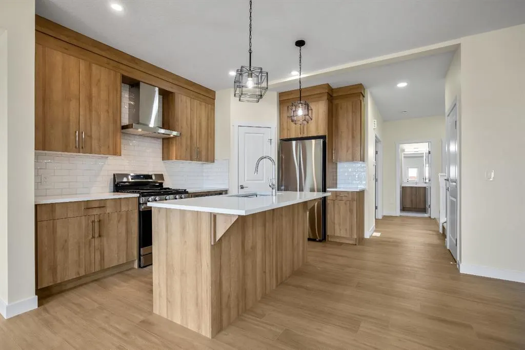 585 Corner Meadows Way NE