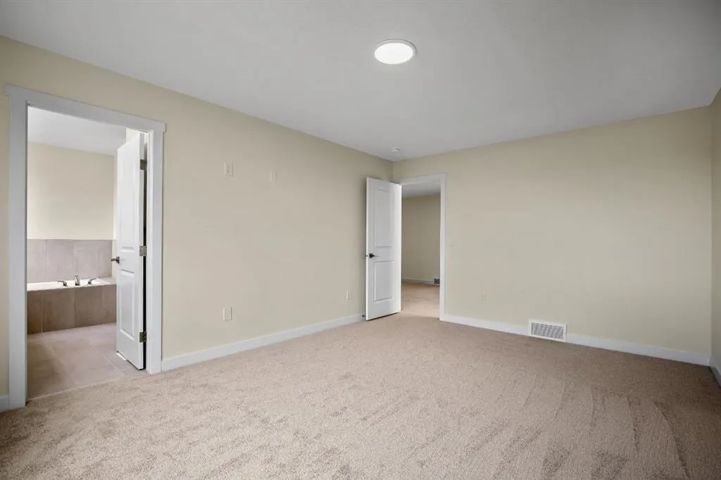 585 Corner Meadows Way NE
