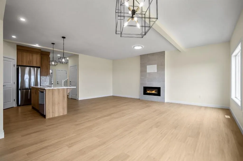 585 Corner Meadows Way NE