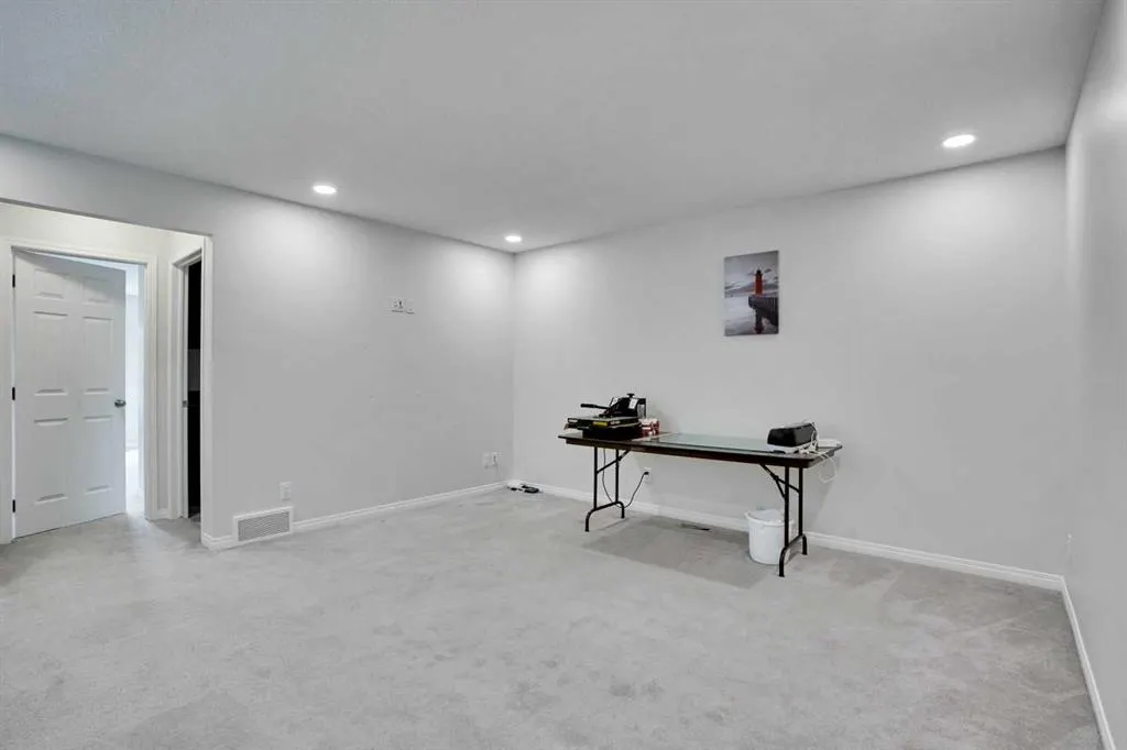 155 Savanna Way NE