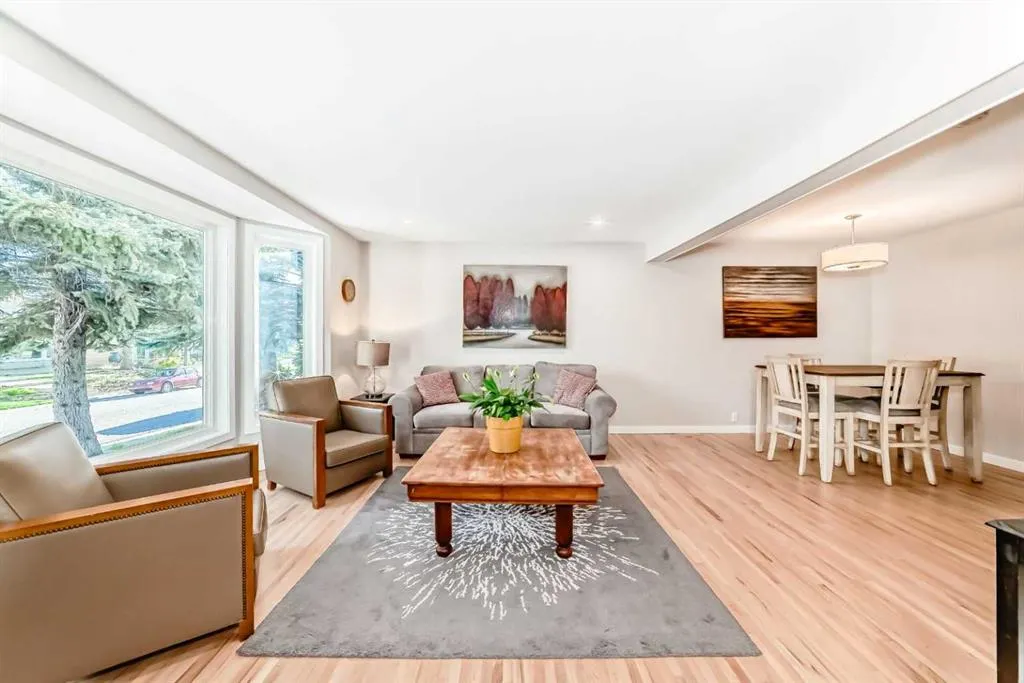 51 Strathearn Crescent SW