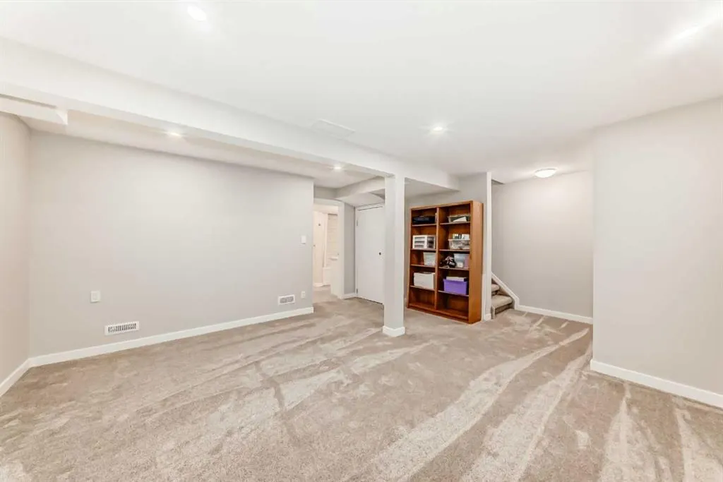 51 Strathearn Crescent SW