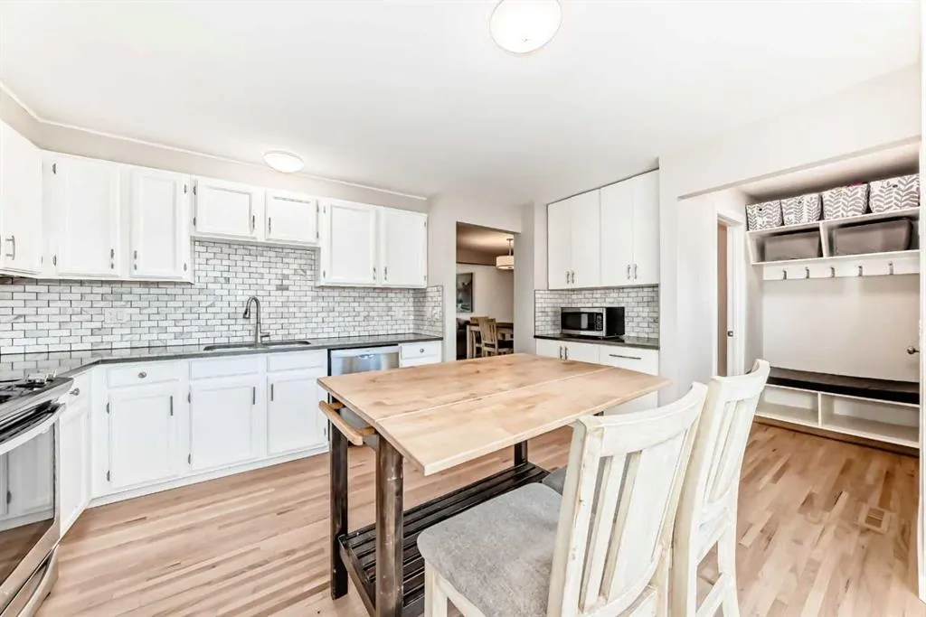 51 Strathearn Crescent SW