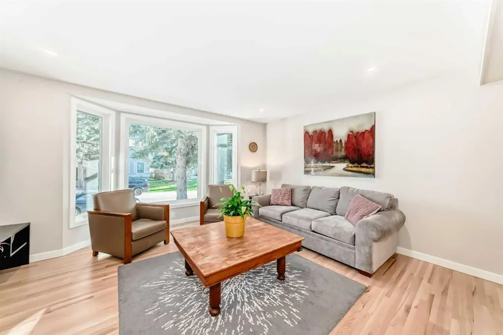51 Strathearn Crescent SW