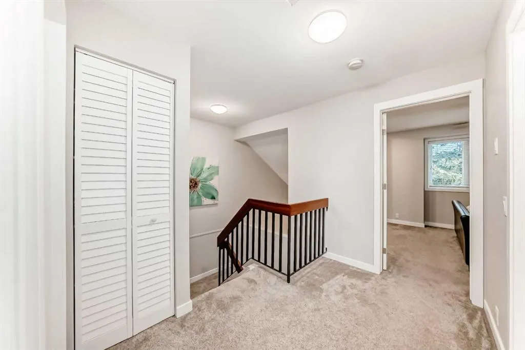 51 Strathearn Crescent SW