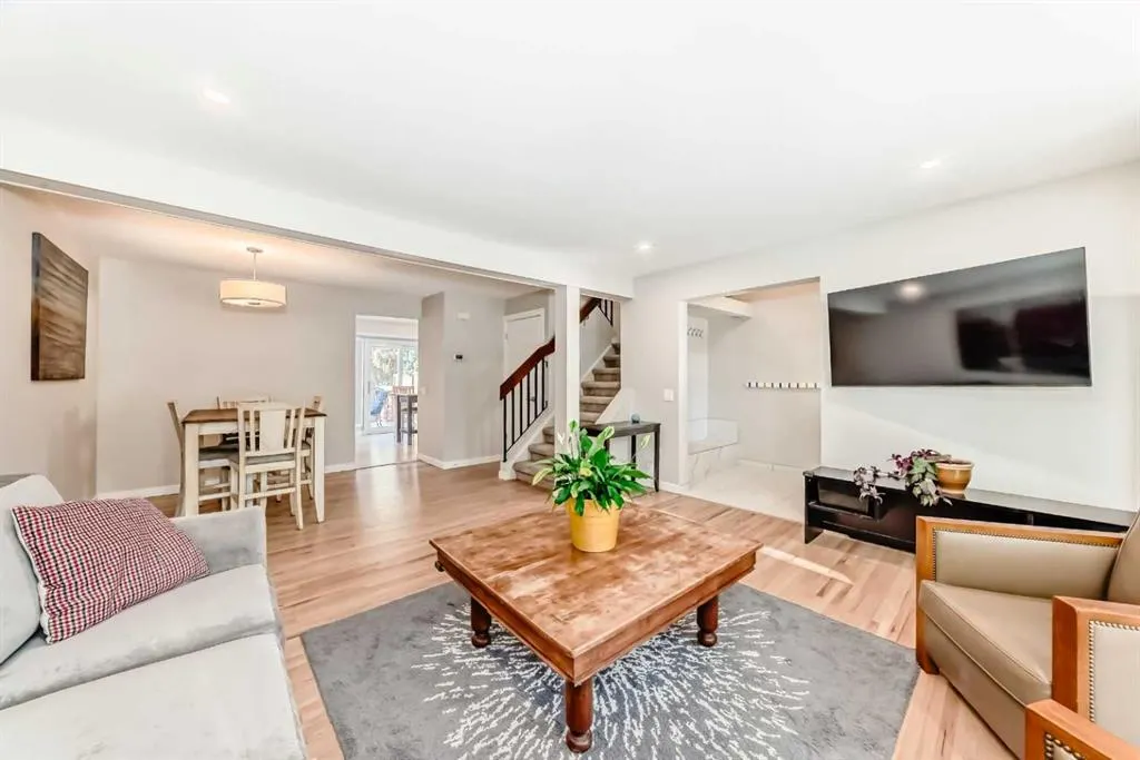 51 Strathearn Crescent SW