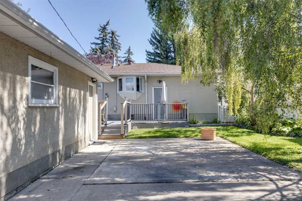 419 Woodland Crescent SE