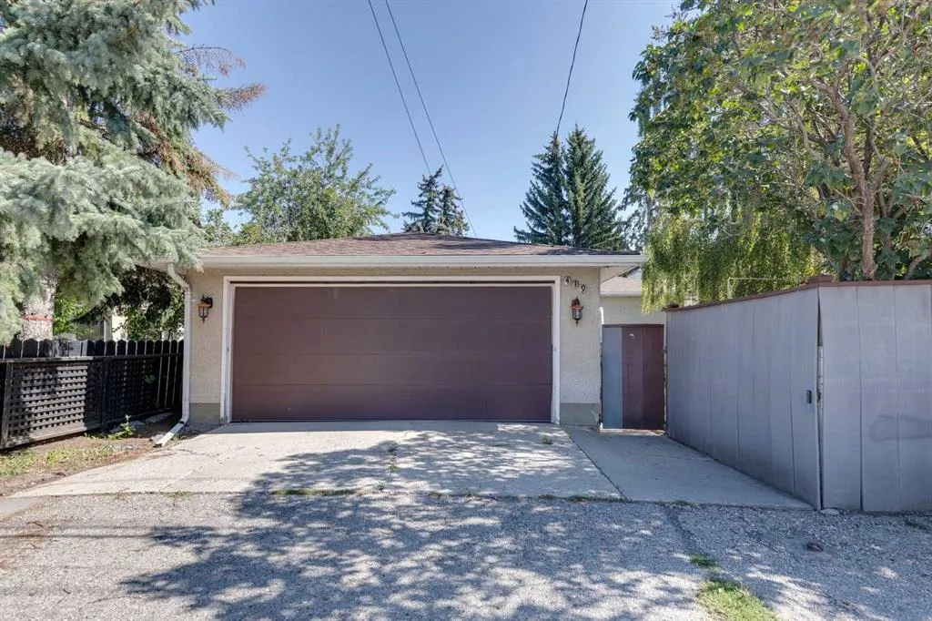 419 Woodland Crescent SE