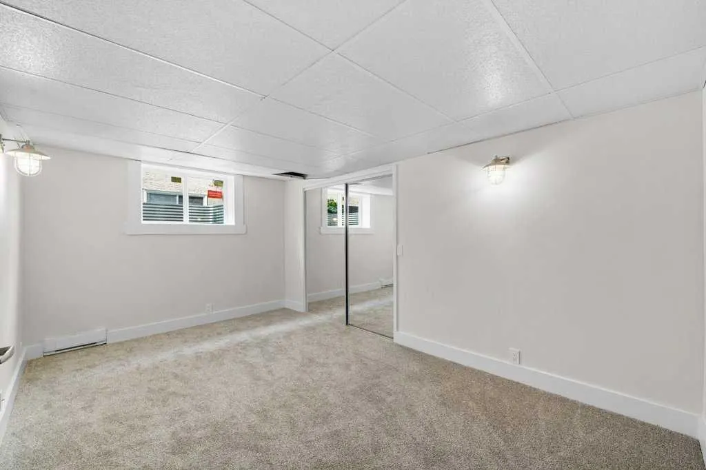 54 Mckenzie Lake Manor SE